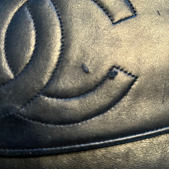 Chanel Caviar WOC vintage lambskin crossbody purse with gold chain. - Picture 6 of 17